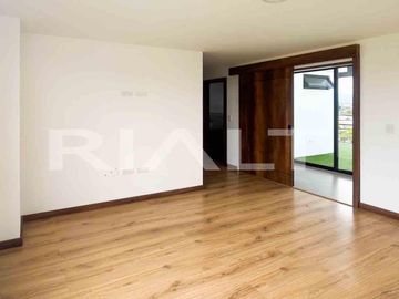 Amplia Casa de 140 m² en Urbanización Armenia 2, Sector de Alta Plusvalía