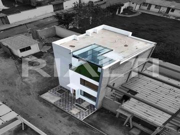 Amplia Casa de 140 m² en Urbanización Armenia 2, Sector de Alta Plusvalía
