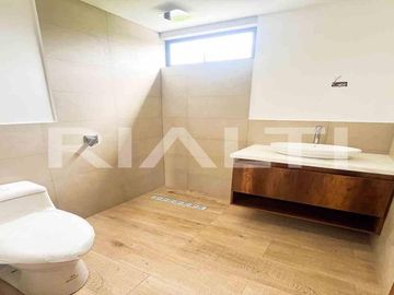 Amplia Casa de 140 m² en Urbanización Armenia 2, Sector de Alta Plusvalía