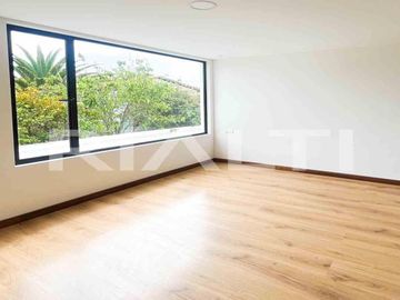 Amplia Casa de 140 m² en Urbanización Armenia 2, Sector de Alta Plusvalía