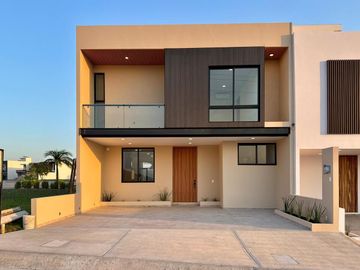 Casa en VENTA en Lomas del dorado