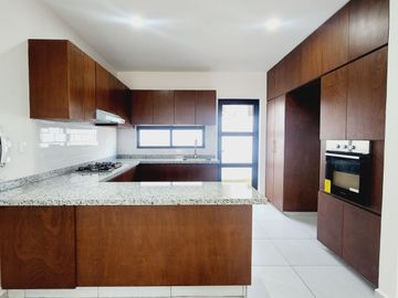 CASA EN VENTA con recamara en planta baja Fraccionamiento LOMAS DEL DORADO