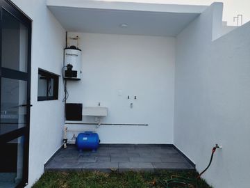 CASA EN VENTA con recamara en planta baja Fraccionamiento LOMAS DEL DORADO