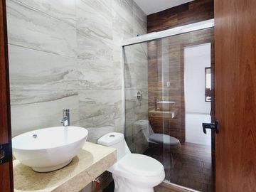 CASA EN VENTA con recamara en planta baja Fraccionamiento LOMAS DEL DORADO