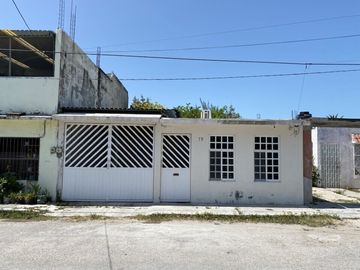 CASA EN VENTA EN HEROES DE NACOZARI, CIUDAD DEL CARMEN, CAMPECHE