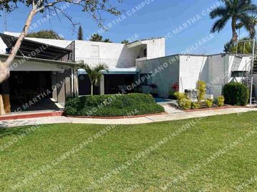 Súper Casa en calle cerrada  en Venta