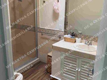 Súper Casa en calle cerrada  en Venta