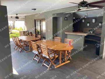 Súper Casa en calle cerrada  en Venta
