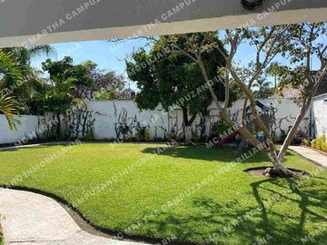 Súper Casa en calle cerrada  en Venta