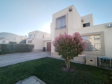 EN VENTA  HERMOSA CASA  MEDITERRANEA
