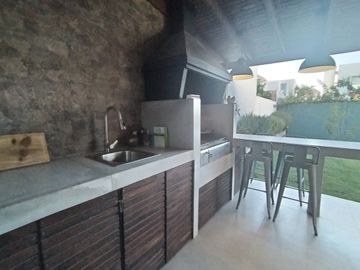 EN VENTA  HERMOSA CASA  MEDITERRANEA