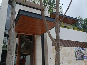 Venta Residencia de Lujo Casa Ladera en Vía Cumbres, Cancún