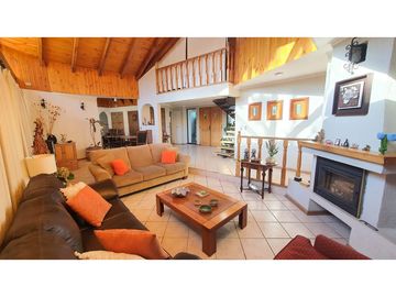 Venta Parcela de Agrado 3D 4B 2E en Los Villares Calle Larga