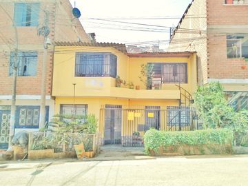 VENTA CASA 2 PISOS 150 M2 TUPAC AMARU SAN JUAN DE LURIGANCHO