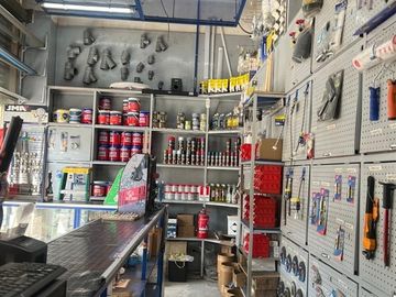 Local Comercial en Venta en Derecho de llaves : PACK DE INVERSIÓN - Ferretería más Exitosa Franquicia de Comida Rápida. Estación Central..