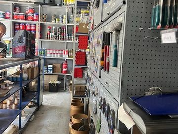 Local Comercial en Venta en Derecho de llaves : PACK DE INVERSIÓN - Ferretería más Exitosa Franquicia de Comida Rápida. Estación Central..