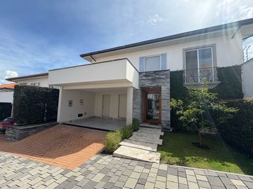 Casa en  Viña Alta Tumbaco