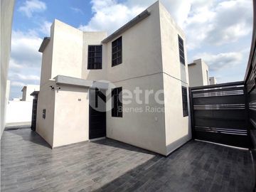 RIVIERAS ORIENTE Casa en Venta Amueblada en Apodaca MZC
