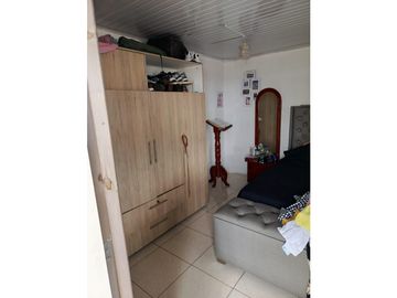 VENDO CASA ESQUINERA 3 PISOS EN PARQUE INDUSTRIAL MIRADOR DE LLANO