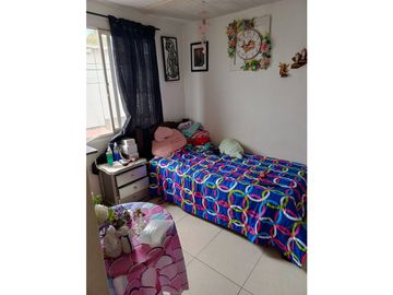 VENDO CASA ESQUINERA 3 PISOS EN PARQUE INDUSTRIAL MIRADOR DE LLANO