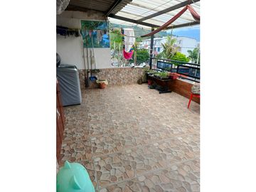 VENDO CASA ESQUINERA 3 PISOS EN PARQUE INDUSTRIAL MIRADOR DE LLANO