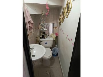 VENDO CASA ESQUINERA 3 PISOS EN PARQUE INDUSTRIAL MIRADOR DE LLANO