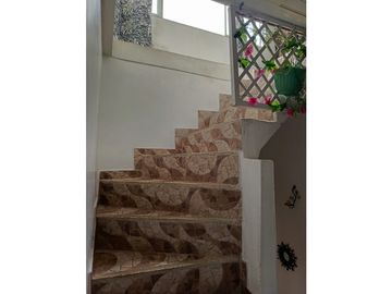 VENDO CASA ESQUINERA 3 PISOS EN PARQUE INDUSTRIAL MIRADOR DE LLANO