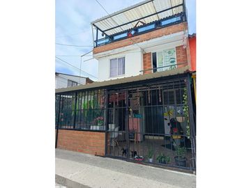 VENDO CASA ESQUINERA 3 PISOS EN PARQUE INDUSTRIAL MIRADOR DE LLANO