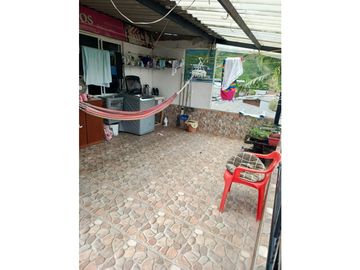 VENDO CASA ESQUINERA 3 PISOS EN PARQUE INDUSTRIAL MIRADOR DE LLANO