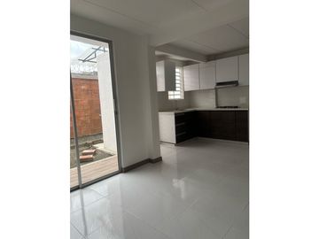 SE VENDE CASA UNIFAMILIAR PARA ESTRENAR BARRIO SANTA HELENA.