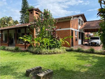 RENTA CASA ESTILO TRADICIONAL EN CONDOMINIO SECTOR COMBIA PEREIRA