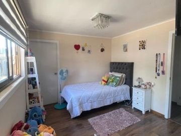 Se vende cómoda casa de un piso con hermosa vista a La Campana UF 7.320.Ang.