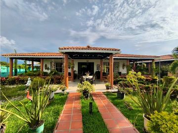 Finca en venta a puerta cerrada en parcelación Santa Elena El Cerrito