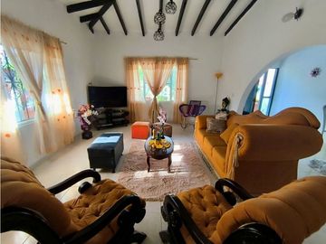 Finca en venta a puerta cerrada en parcelación Santa Elena El Cerrito