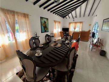 Finca en venta a puerta cerrada en parcelación Santa Elena El Cerrito