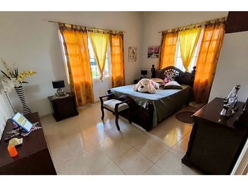 Finca en venta a puerta cerrada en parcelación Santa Elena El Cerrito