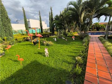 Finca en venta a puerta cerrada en parcelación Santa Elena El Cerrito