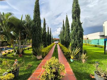 Finca en venta a puerta cerrada en parcelación Santa Elena El Cerrito