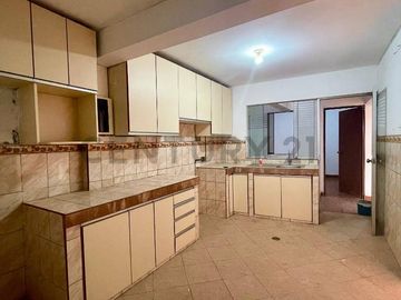Casa en Venta en San Juan de Miraflores – Excelente Ubicación