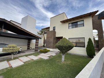 Casa en venta en Colinas del Bosque III, Corregidora, Qro.