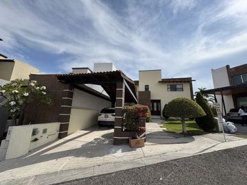 Casa en venta en Colinas del Bosque III, Corregidora, Qro.