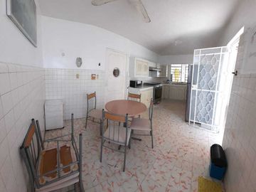 Casa en Venta en García Gineres, 4 recámaras, excelente ubicación.