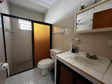 Casa en Venta en García Gineres, 4 recámaras, excelente ubicación.