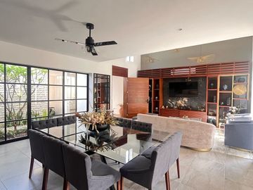 CASA EN VENTA MÉRIDA, INMEJORABLE UBICACION MONTEBELLO