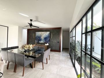 CASA EN VENTA MÉRIDA, INMEJORABLE UBICACION MONTEBELLO