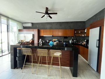 CASA EN VENTA MÉRIDA, INMEJORABLE UBICACION MONTEBELLO