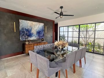 CASA EN VENTA MÉRIDA, INMEJORABLE UBICACION MONTEBELLO
