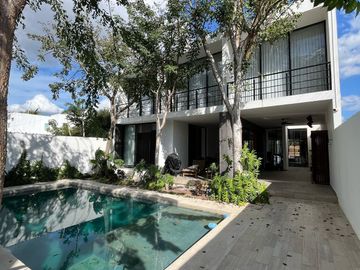 CASA EN VENTA MÉRIDA, INMEJORABLE UBICACION MONTEBELLO