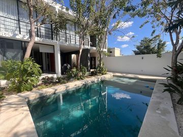 CASA EN VENTA MÉRIDA, INMEJORABLE UBICACION MONTEBELLO