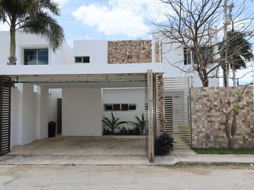 Casa en Venta en esquina en Temozón Norte Mérida Yucatán.